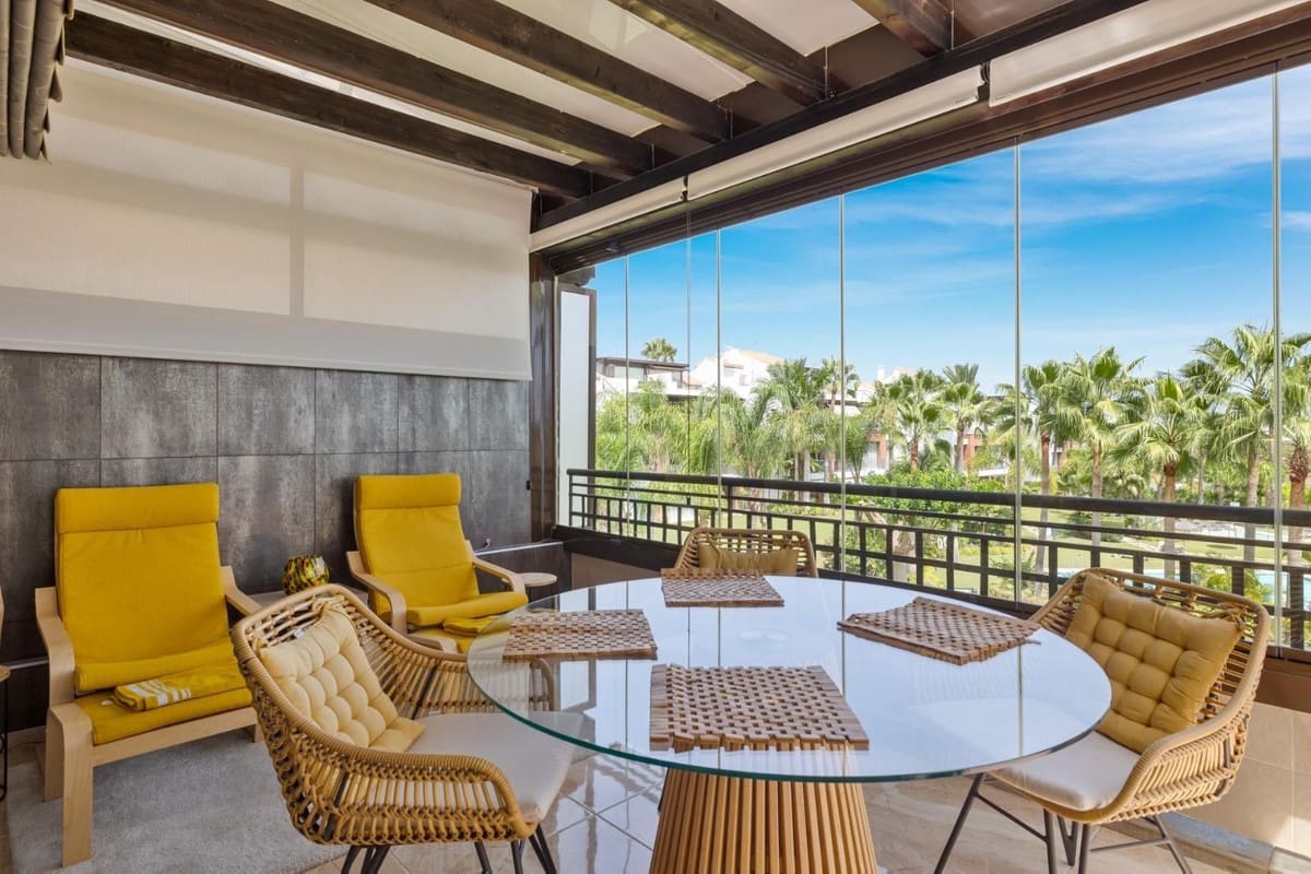 2 sovrum Lägenhet att hyra i Estepona med pool garage - 2 300 € (Ref: 9920958)