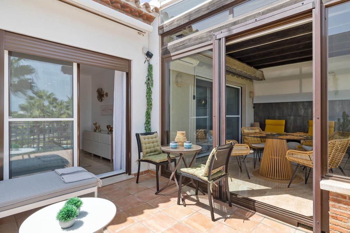 2 sovrum Lägenhet att hyra i Estepona med pool garage - 2 300 € (Ref: 9920958)
