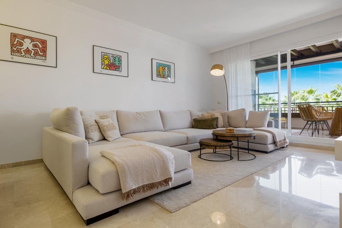 2 sovrum Lägenhet att hyra i Estepona med pool garage - 2 300 € (Ref: 9920958)