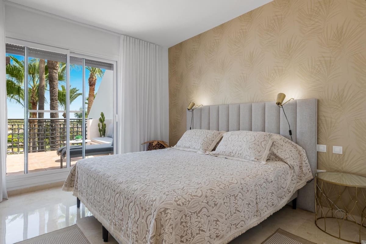 2 sovrum Lägenhet att hyra i Estepona med pool garage - 2 300 € (Ref: 9920958)