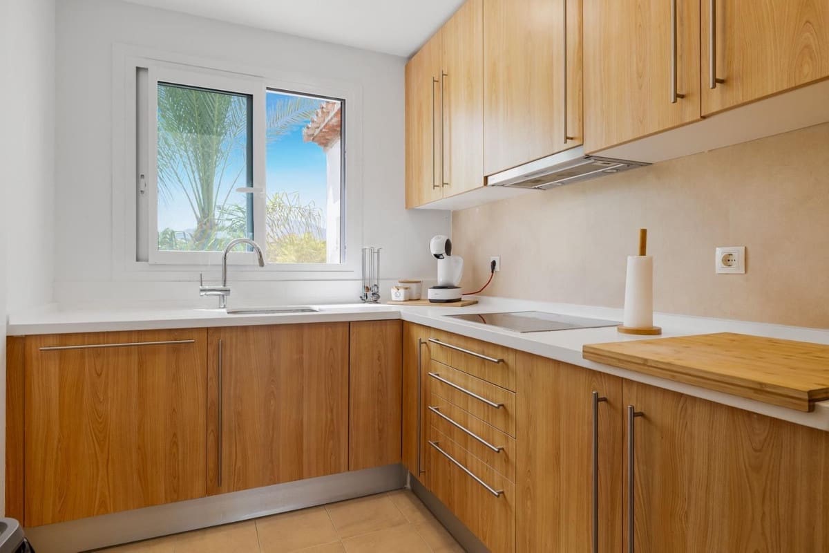 2 sovrum Lägenhet att hyra i Estepona med pool garage - 2 300 € (Ref: 9920958)