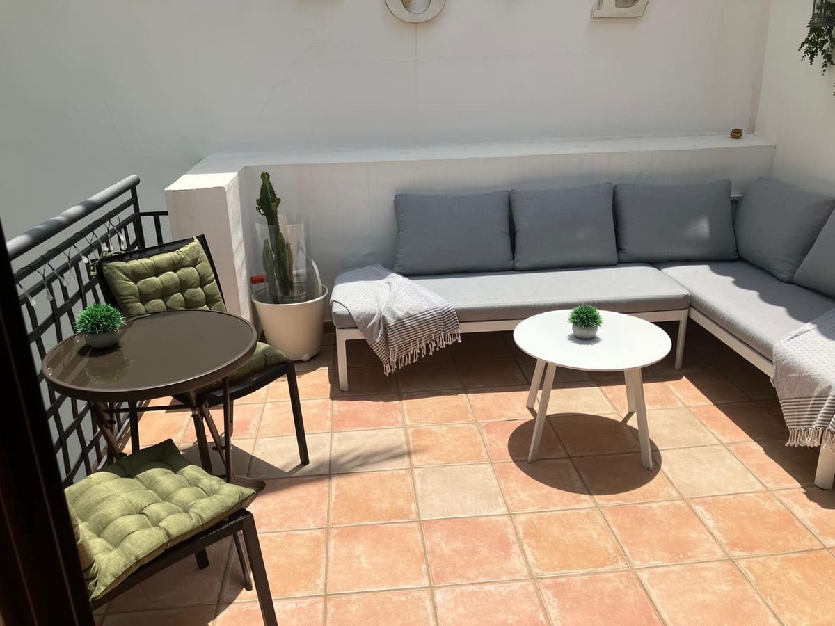 2 sovrum Lägenhet att hyra i Estepona med pool garage - 2 300 € (Ref: 9920958)
