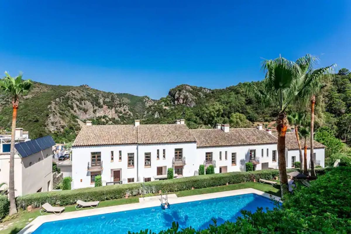 4 Zimmer Haus zu vermieten in Benahavis mit Pool Garage - 3.000 € (Ref: 9920959)