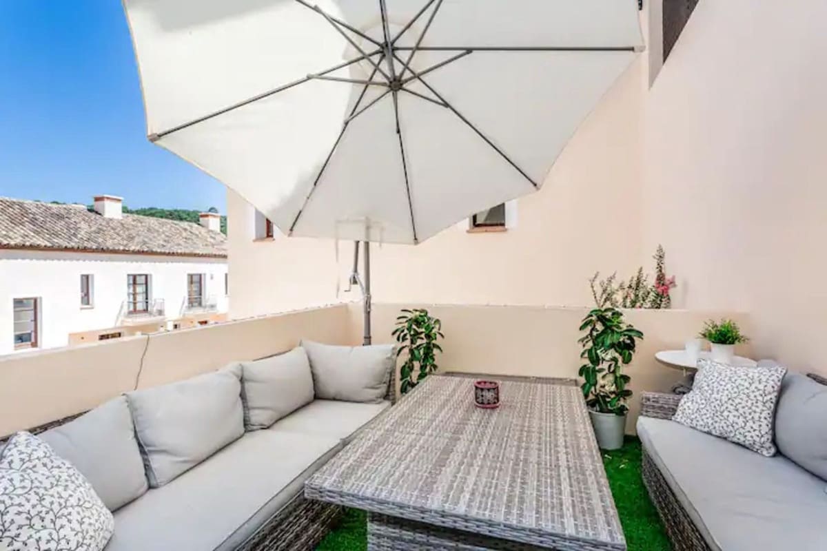 4 Zimmer Haus zu vermieten in Benahavis mit Pool Garage - 3.000 € (Ref: 9920959)