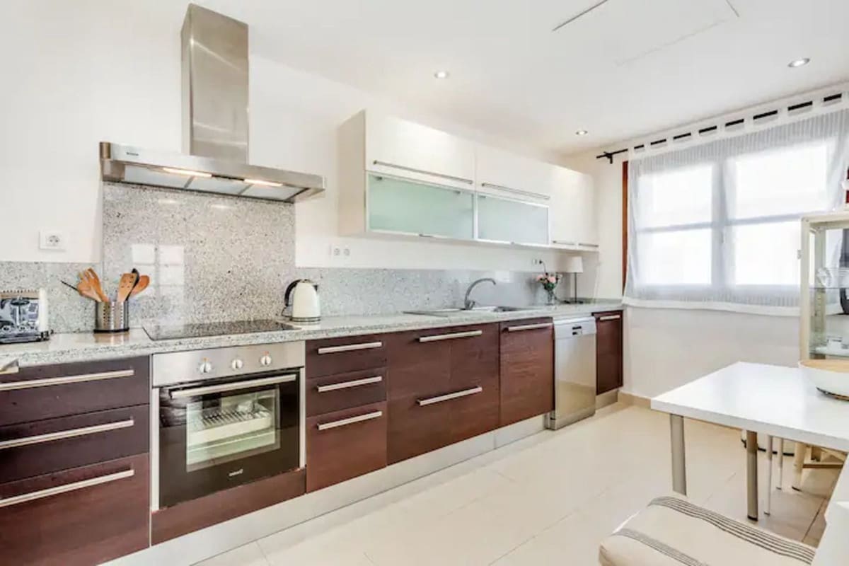 4 Zimmer Haus zu vermieten in Benahavis mit Pool Garage - 3.000 € (Ref: 9920959)