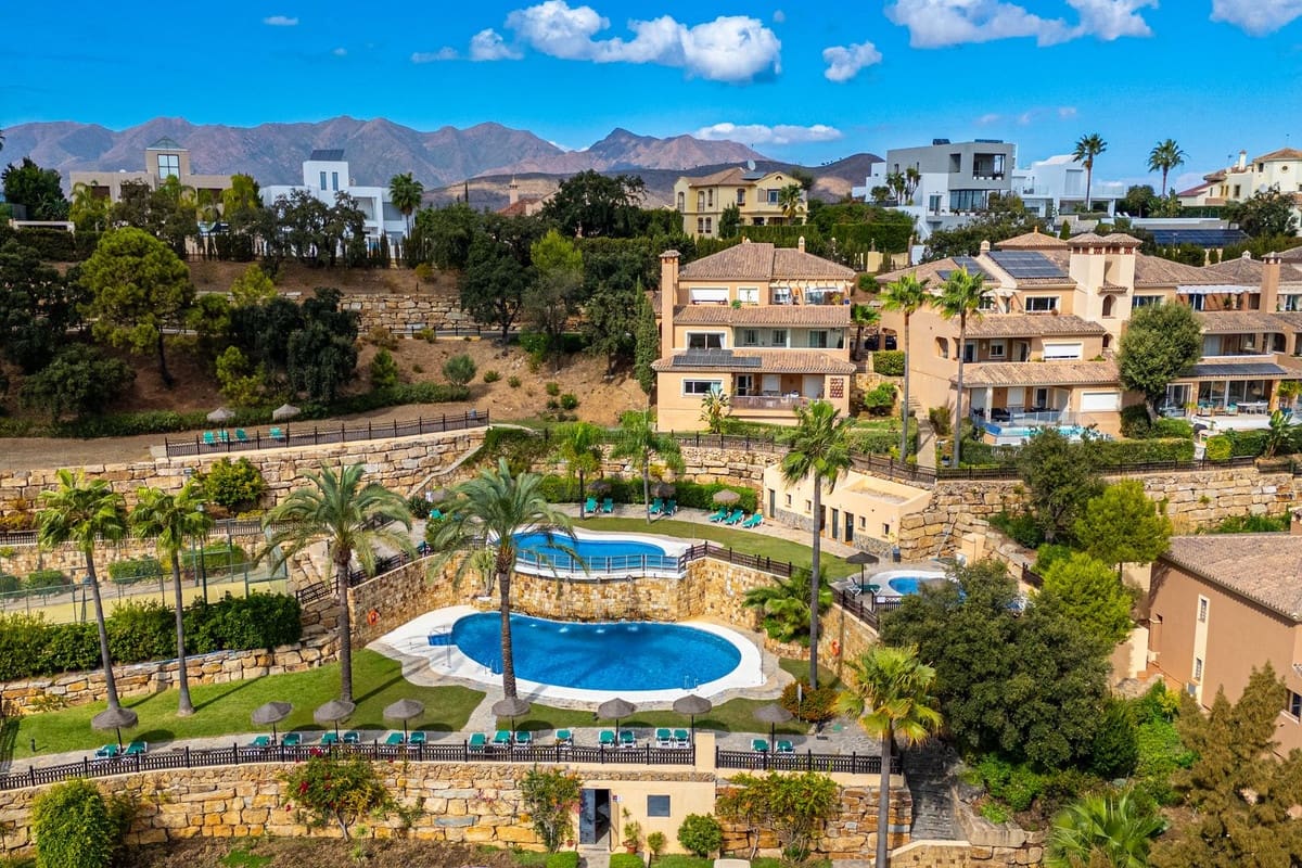 2 Zimmer Apartment zu verkaufen in La Mairena mit Pool Garage - 385.000 € (Ref: 9920960)