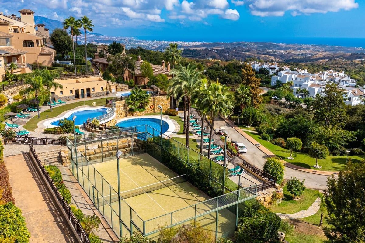 2 Zimmer Apartment zu verkaufen in La Mairena mit Pool Garage - 385.000 € (Ref: 9920960)