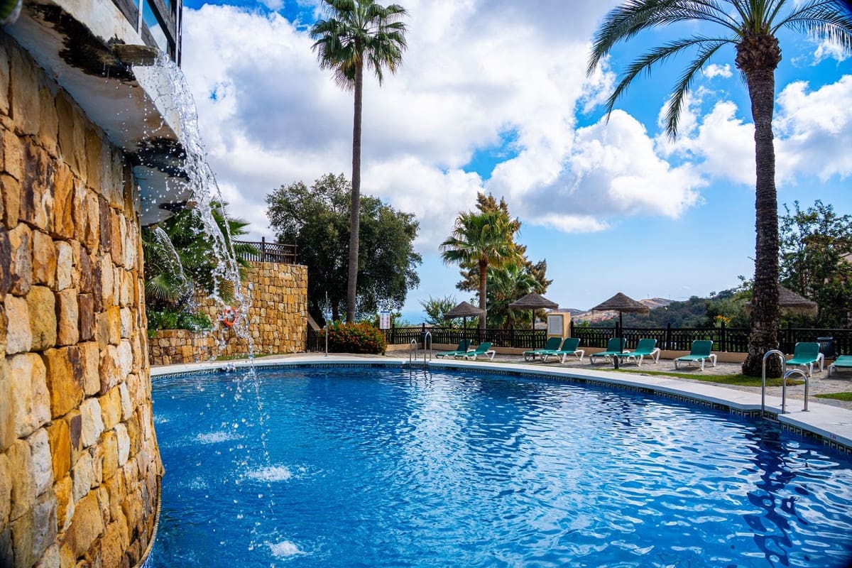 2 Zimmer Apartment zu verkaufen in La Mairena mit Pool Garage - 385.000 € (Ref: 9920960)