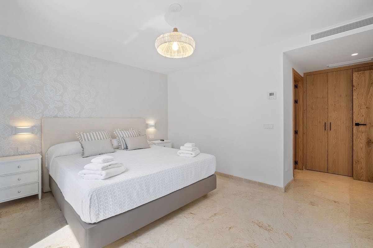5 slaapkamer Villa voor vakantieverhuur in Nueva Andalucia met zwembad garage - € 13.000 (Ref: 9920963)