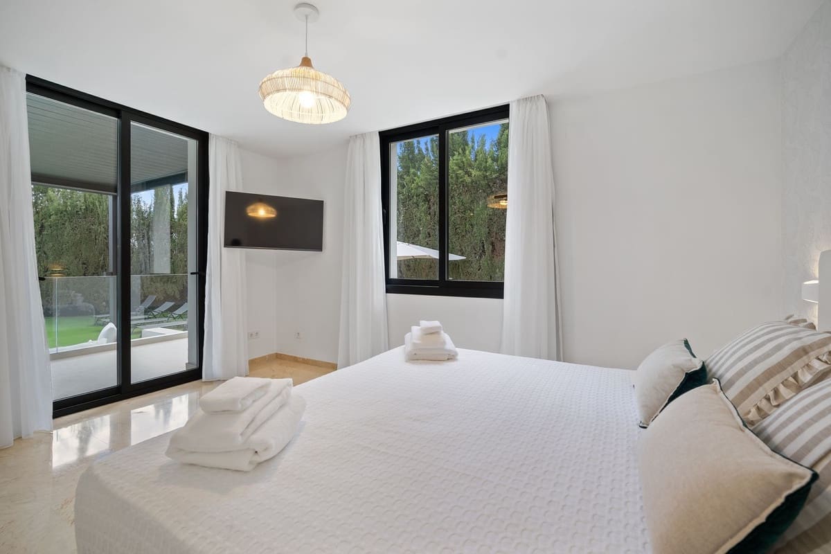 5 slaapkamer Villa voor vakantieverhuur in Nueva Andalucia met zwembad garage - € 13.000 (Ref: 9920963)