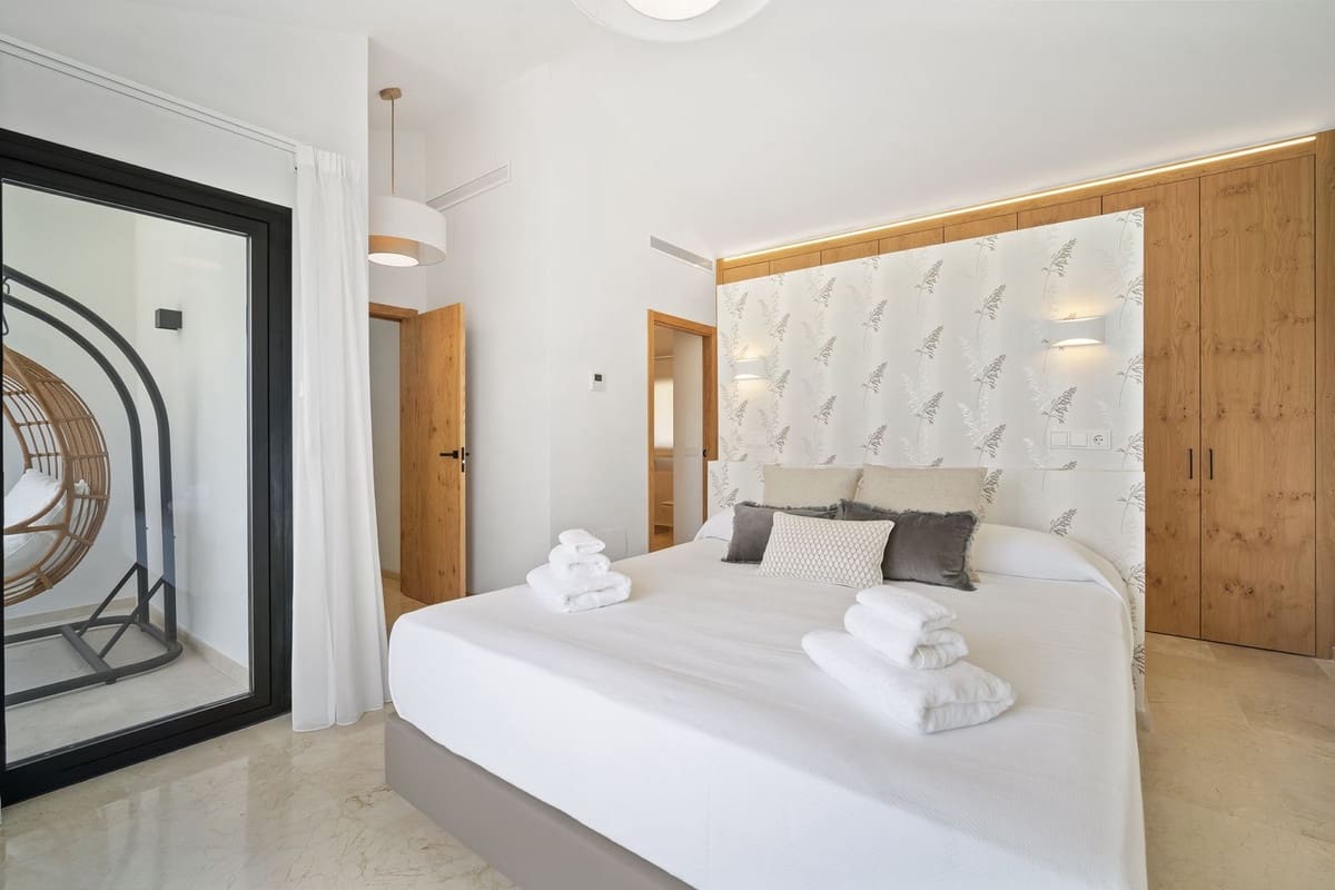 5 slaapkamer Villa voor vakantieverhuur in Nueva Andalucia met zwembad garage - € 13.000 (Ref: 9920963)