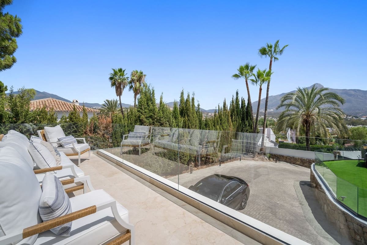 5 slaapkamer Villa voor vakantieverhuur in Nueva Andalucia met zwembad garage - € 13.000 (Ref: 9920963)