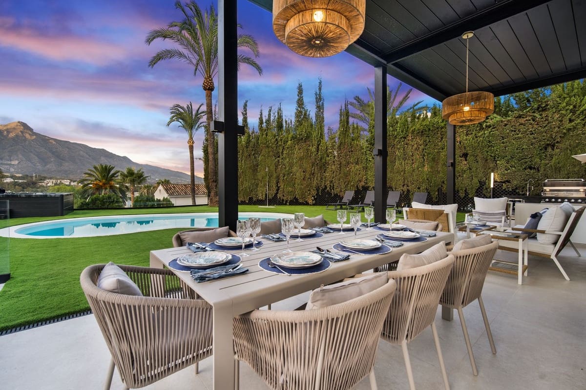 5 slaapkamer Villa voor vakantieverhuur in Nueva Andalucia met zwembad garage - € 13.000 (Ref: 9920963)
