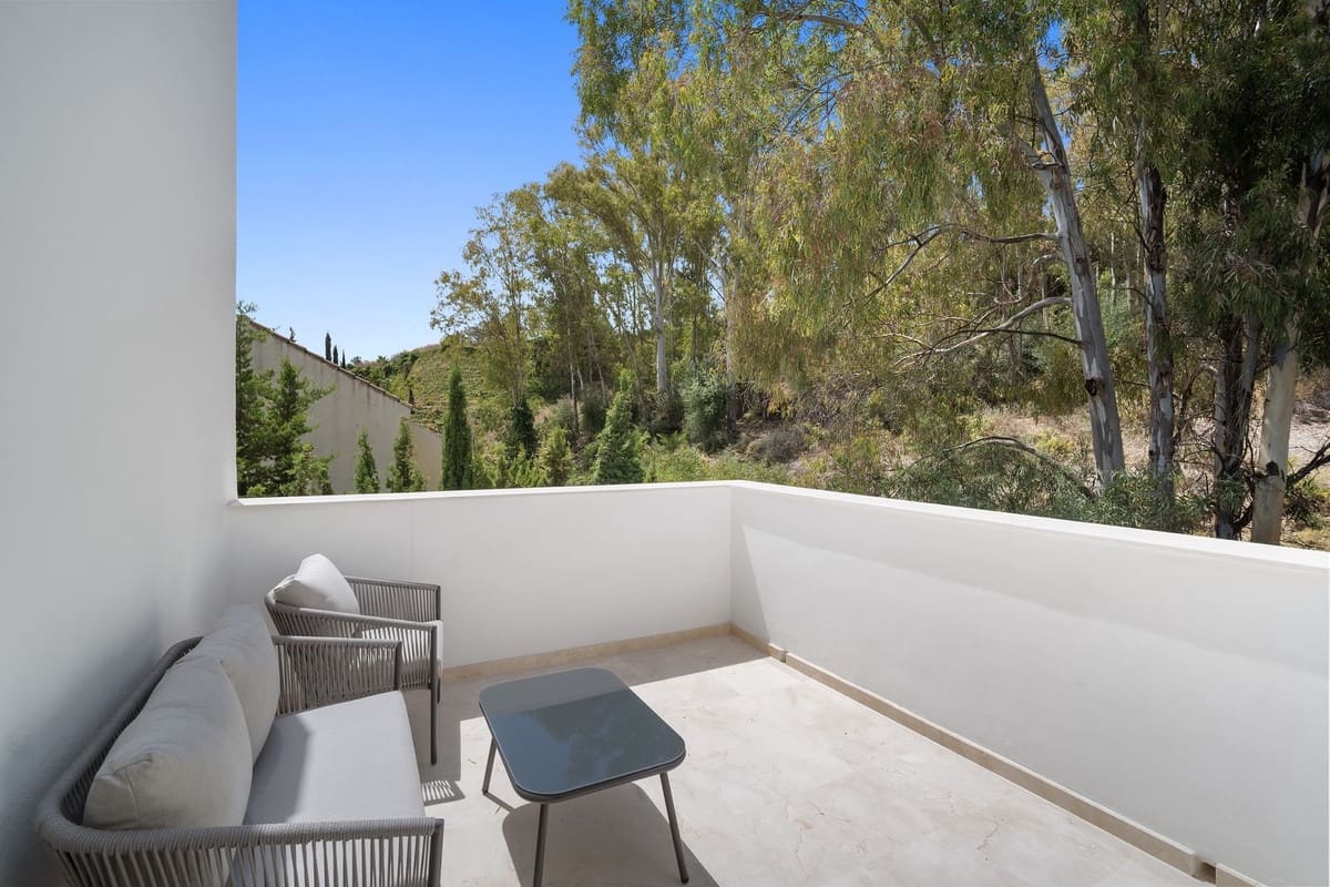 5 slaapkamer Villa voor vakantieverhuur in Nueva Andalucia met zwembad garage - € 13.000 (Ref: 9920963)