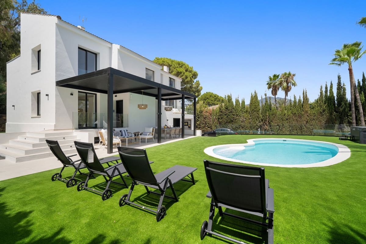 5 slaapkamer Villa voor vakantieverhuur in Nueva Andalucia met zwembad garage - € 13.000 (Ref: 9920963)