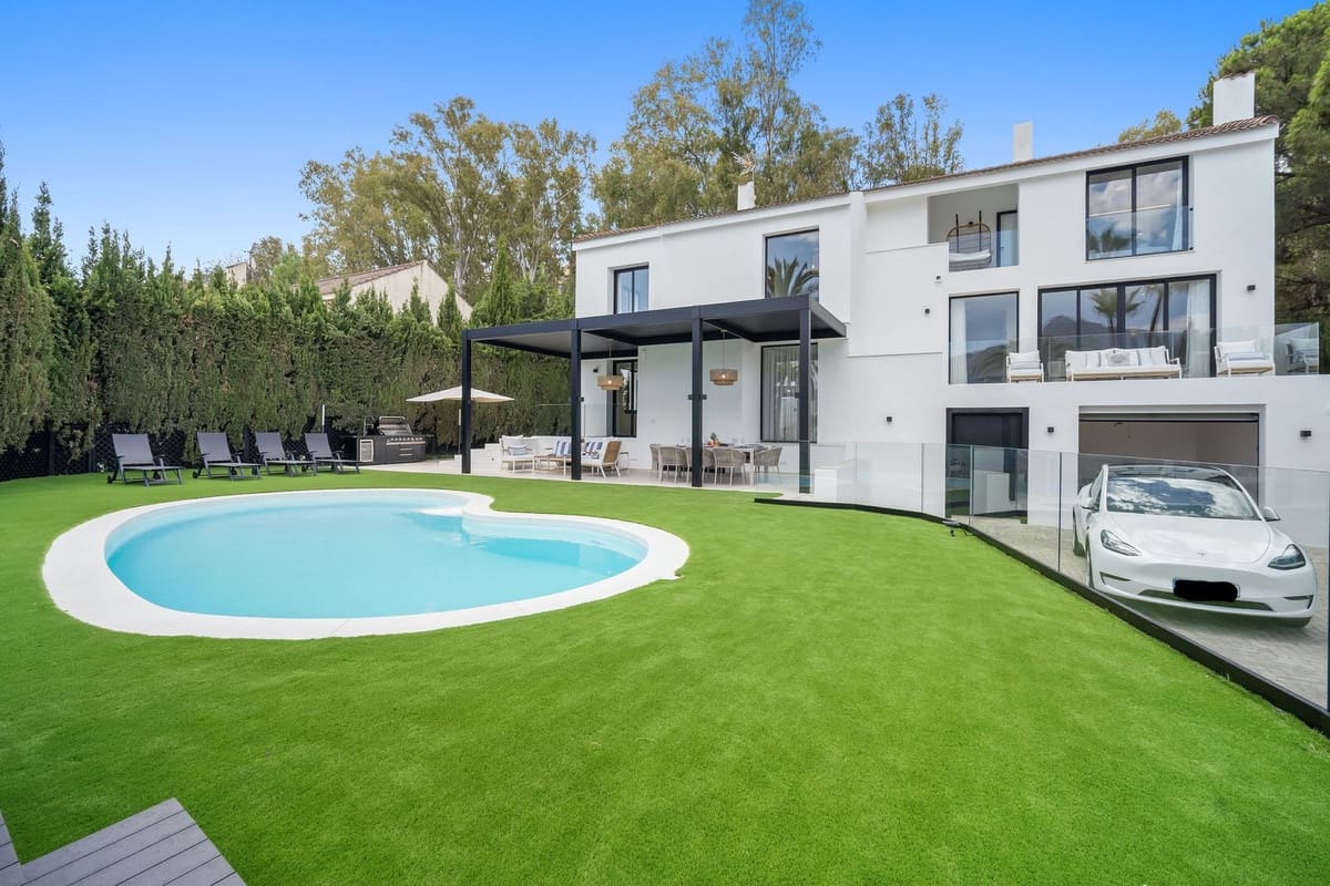 5 slaapkamer Villa voor vakantieverhuur in Nueva Andalucia met zwembad garage - € 13.000 (Ref: 9920963)