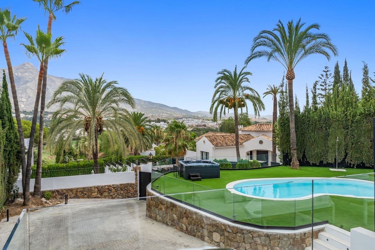 5 slaapkamer Villa voor vakantieverhuur in Nueva Andalucia met zwembad garage - € 13.000 (Ref: 9920963)