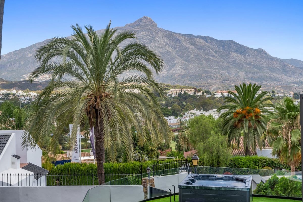 5 slaapkamer Villa voor vakantieverhuur in Nueva Andalucia met zwembad garage - € 13.000 (Ref: 9920963)