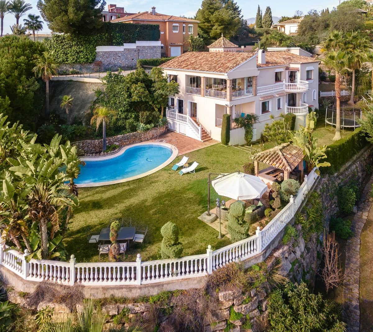 6 bedroom Villa for rent in Benahavis with pool garage - € 7,000 (Ref: 9920964)