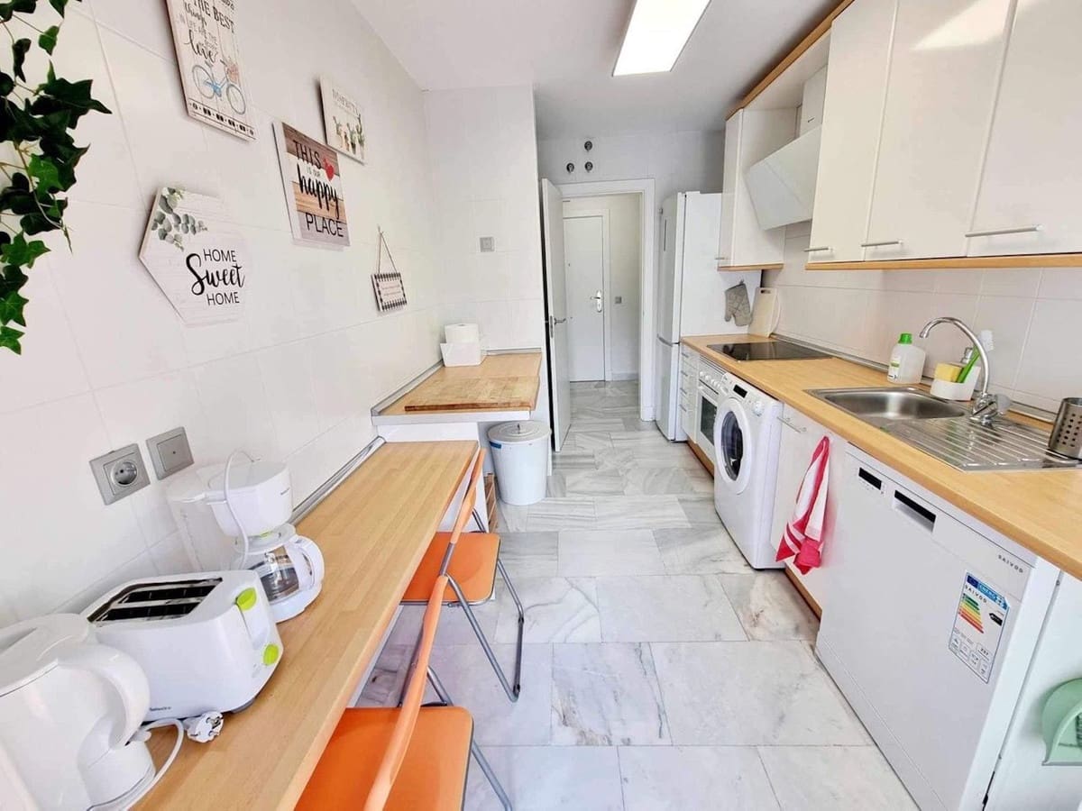 Appartement de 1 chambre à louer à Benahavis avec piscine garage - 1 200 € (Ref: 9920968)
