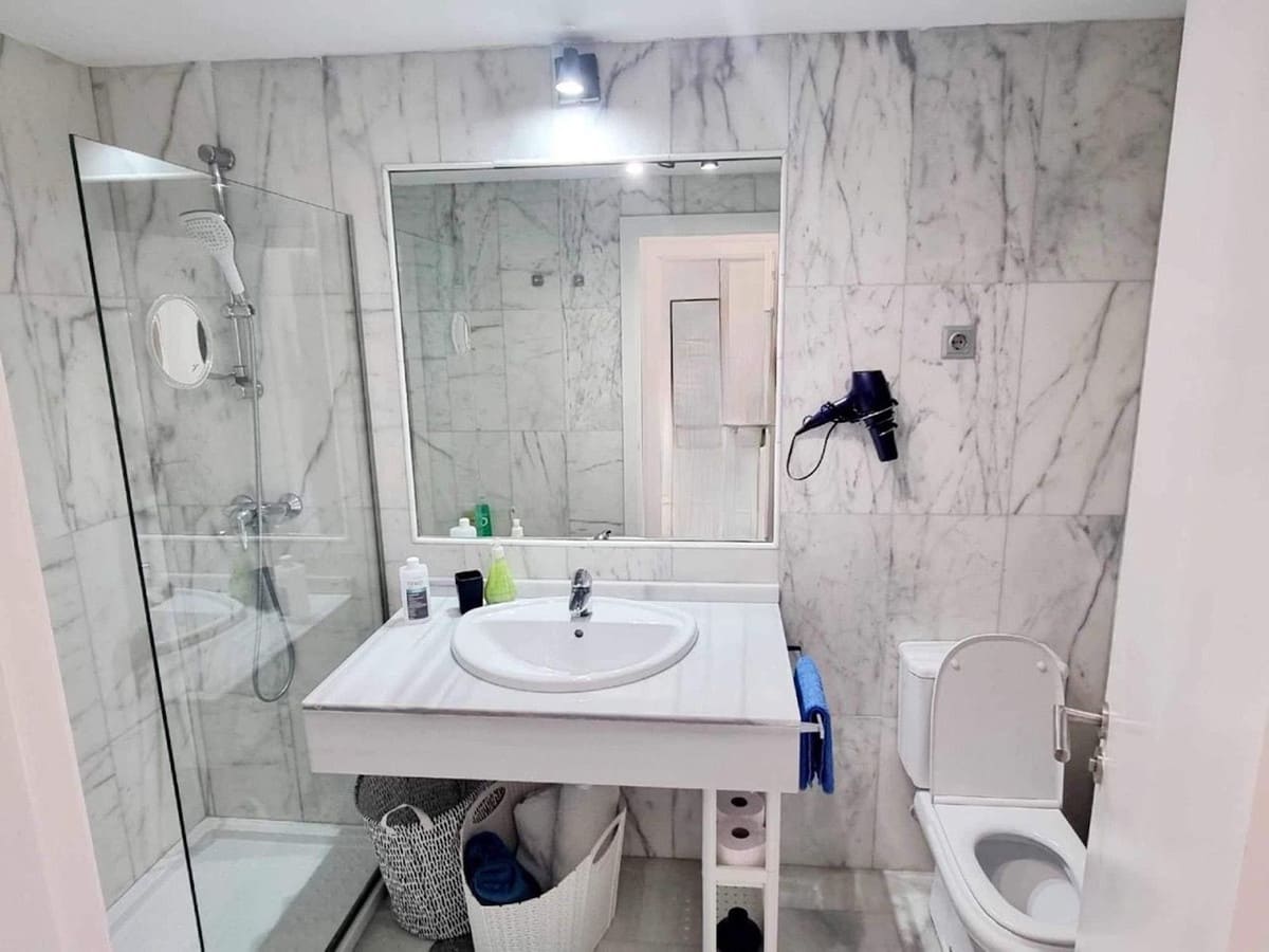 Appartement de 1 chambre à louer à Benahavis avec piscine garage - 1 200 € (Ref: 9920968)