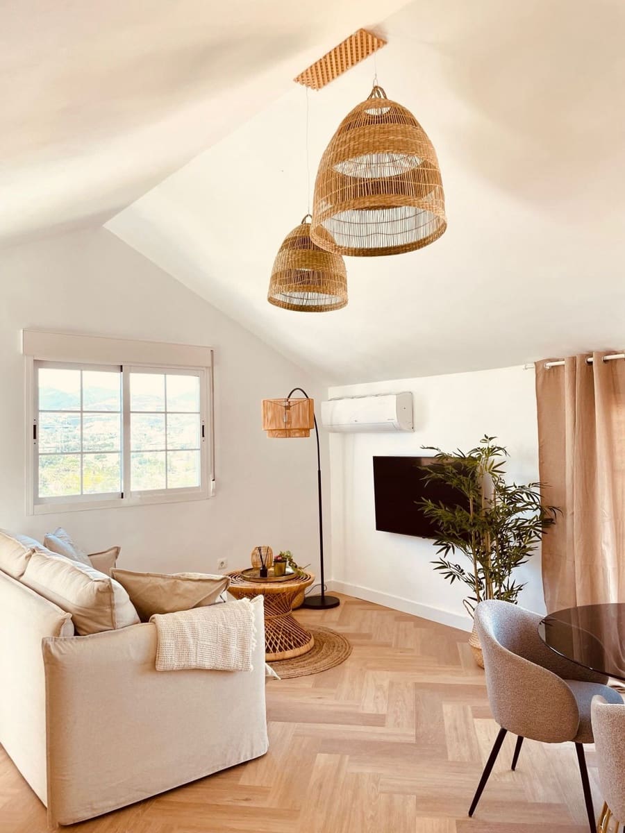 2 slaapkamer Appartement voor vakantieverhuur in Nueva Andalucia met zwembad garage - € 1.200 (Ref: 9920970)