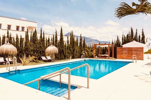 2 slaapkamer Appartement voor vakantieverhuur in Nueva Andalucía Centro, Marbella met zwembad garage - € 1.200 (Ref: 9920970)