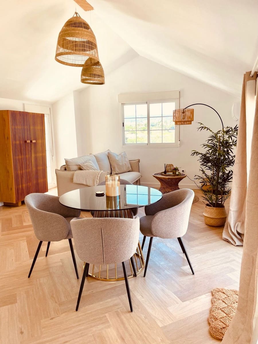 2 slaapkamer Appartement voor vakantieverhuur in Nueva Andalucia met zwembad garage - € 1.200 (Ref: 9920970)