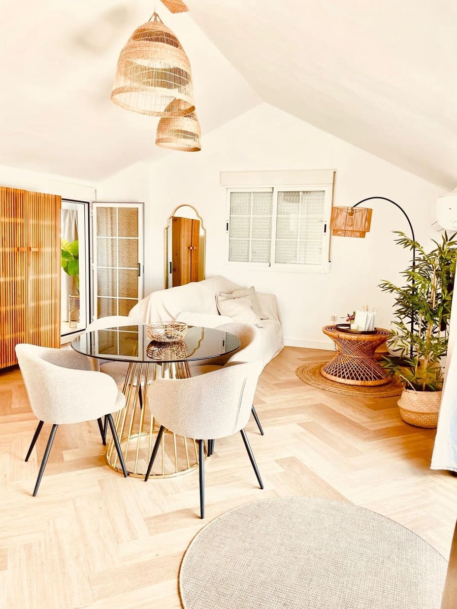 2 slaapkamer Appartement voor vakantieverhuur in Nueva Andalucia met zwembad garage - € 1.200 (Ref: 9920970)