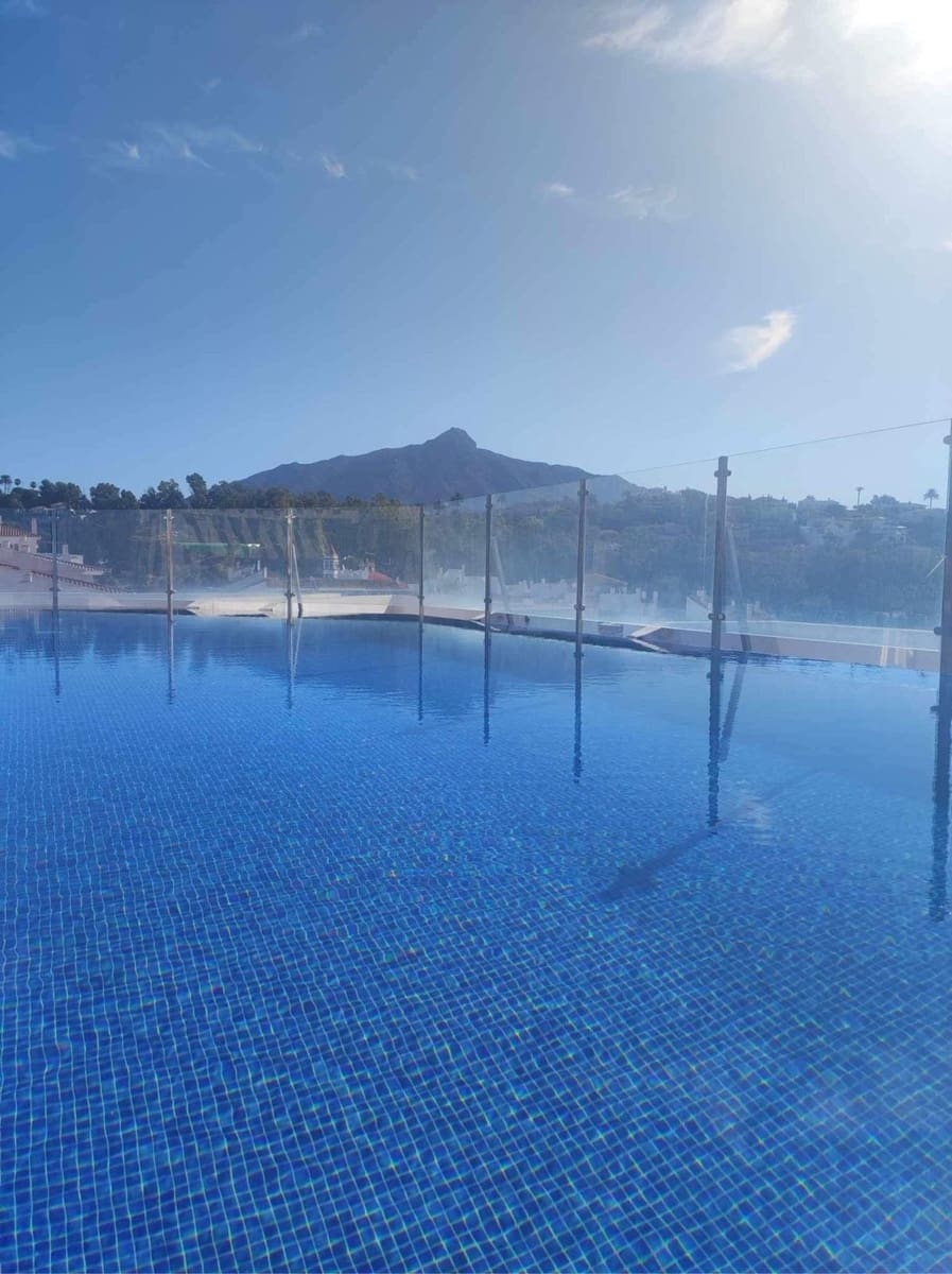 3 sovrum Lägenhet att hyra i Nueva Andalucia med pool garage - 2 400 € (Ref: 9920972)