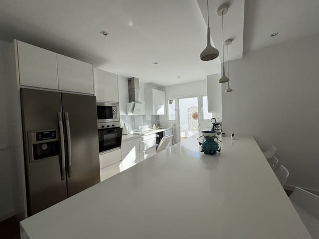 4 slaapkamer Villa voor vakantieverhuur in Bahía de Marbella, Marbella met zwembad garage - € 2.000 (Ref: 9920973)