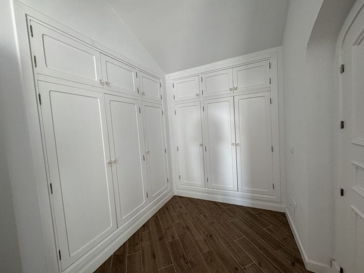 4 slaapkamer Villa voor vakantieverhuur in Bahia de Marbella met zwembad garage - € 2.000 (Ref: 9920973)