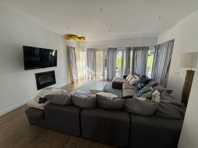 4 slaapkamer Villa voor vakantieverhuur in Bahía de Marbella, Marbella met zwembad garage - € 2.000 (Ref: 9920973)