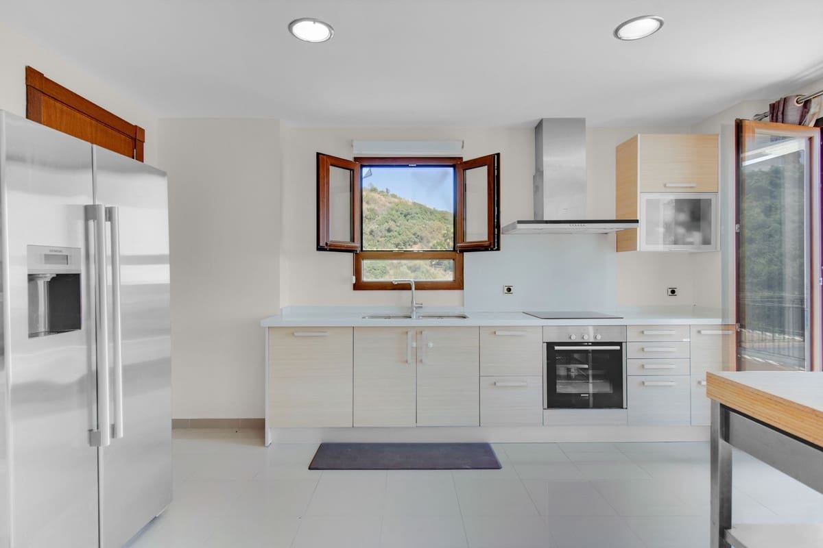 3 soveværelse Villa til salg i Benahavis med swimmingpool garage - € 1.100.000 (Ref: 9920975)