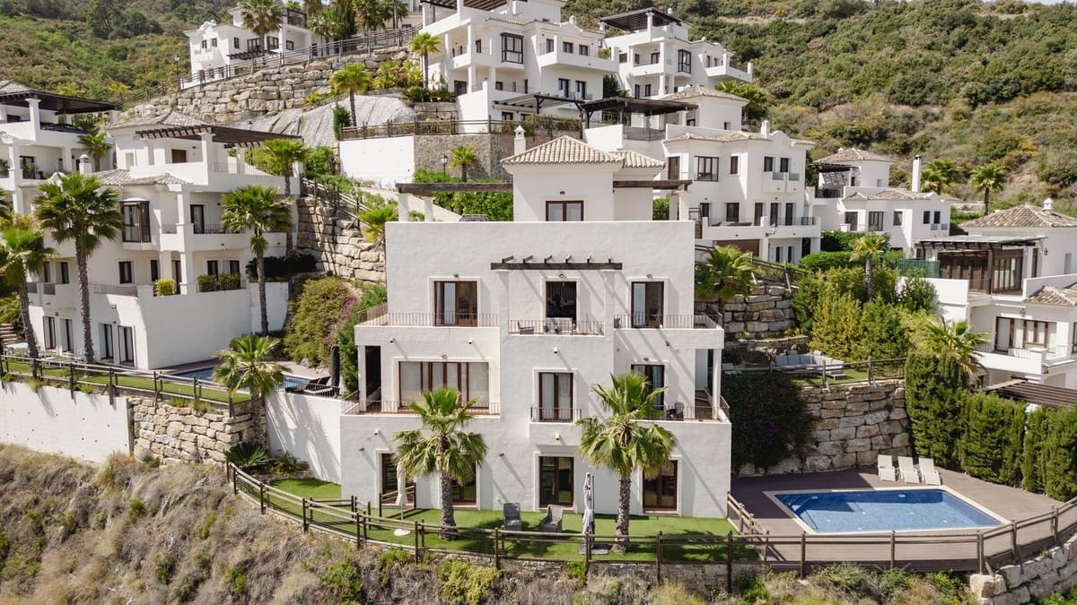 3 soveværelse Villa til salg i Benahavis med swimmingpool garage - € 1.100.000 (Ref: 9920975)