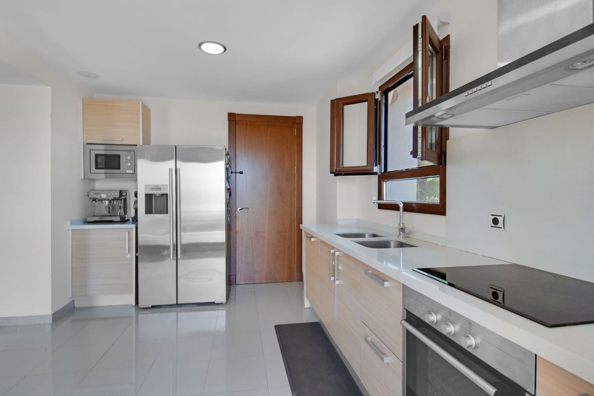 3 sypialnia Willa do wynajęcia w Benahavis z basenem garażem - 6 000 € (Ref: 9920976)