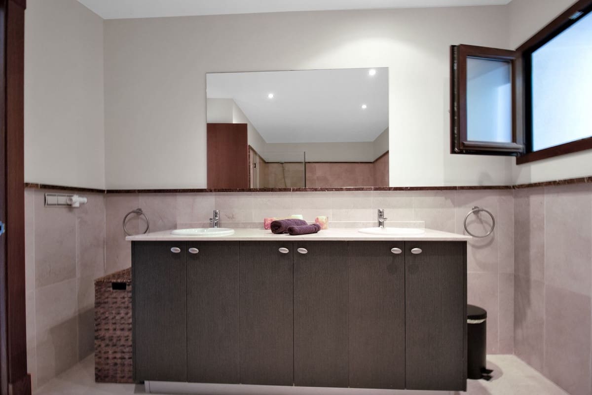 3 sypialnia Willa do wynajęcia w Benahavis z basenem garażem - 6 000 € (Ref: 9920976)