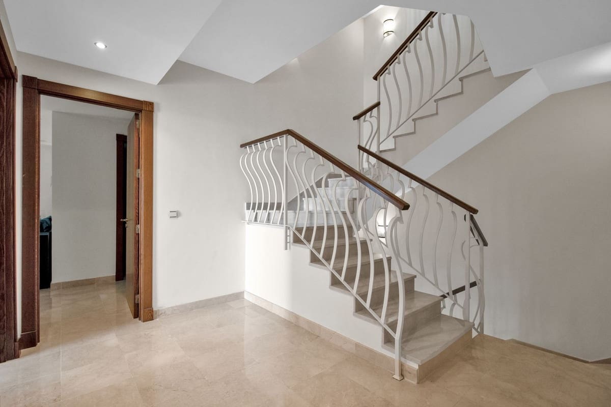 3 sypialnia Willa do wynajęcia w Benahavis z basenem garażem - 6 000 € (Ref: 9920976)