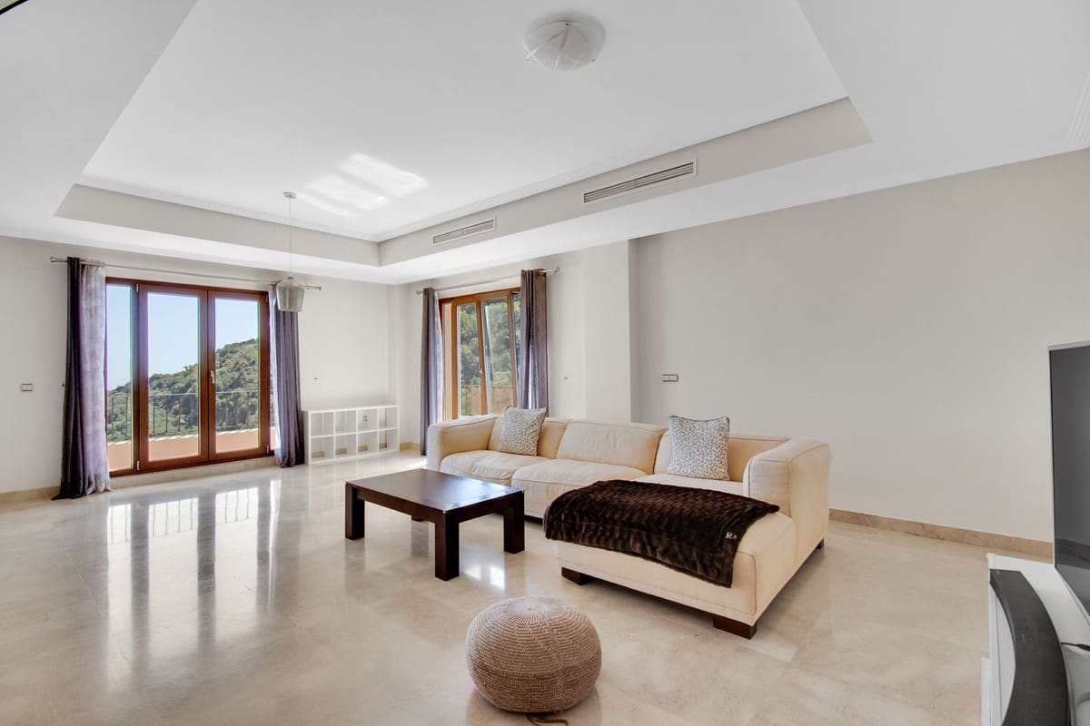 3 sypialnia Willa do wynajęcia w Benahavis z basenem garażem - 6 000 € (Ref: 9920976)