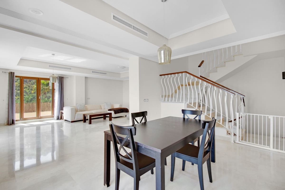 3 sypialnia Willa do wynajęcia w Benahavis z basenem garażem - 6 000 € (Ref: 9920976)