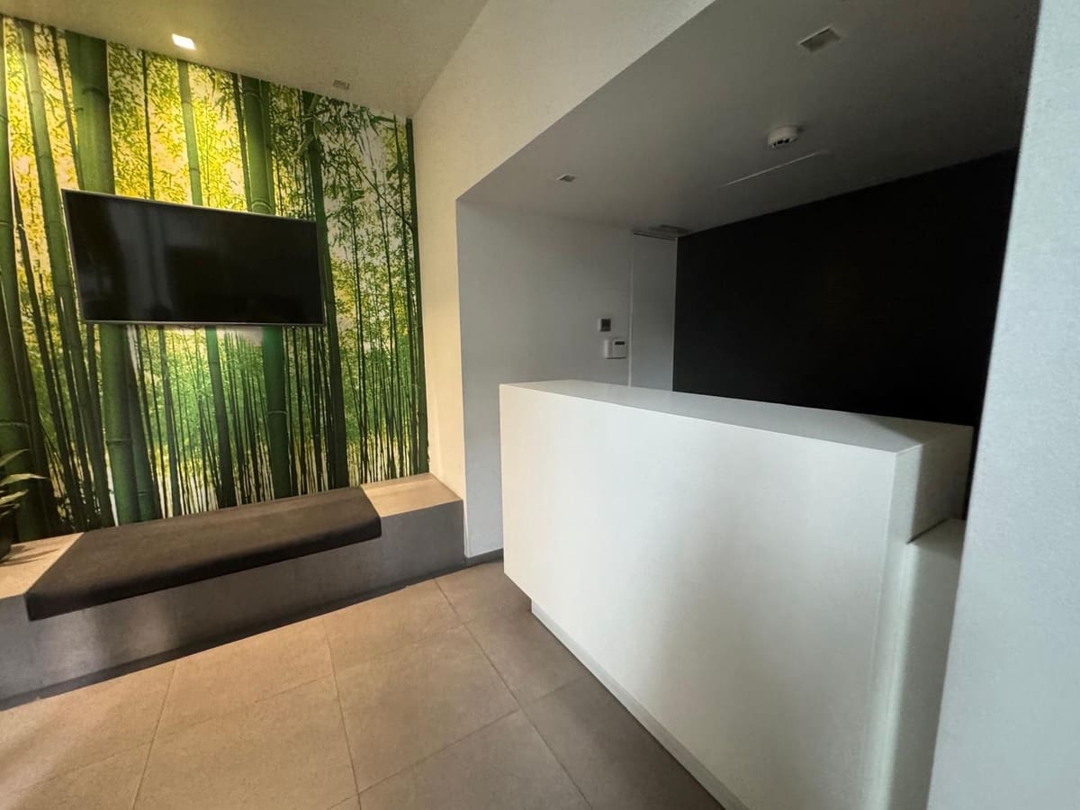 Biuro do wynajęcia w Marbella z garażem - 6 000 € (Ref: 9920978)