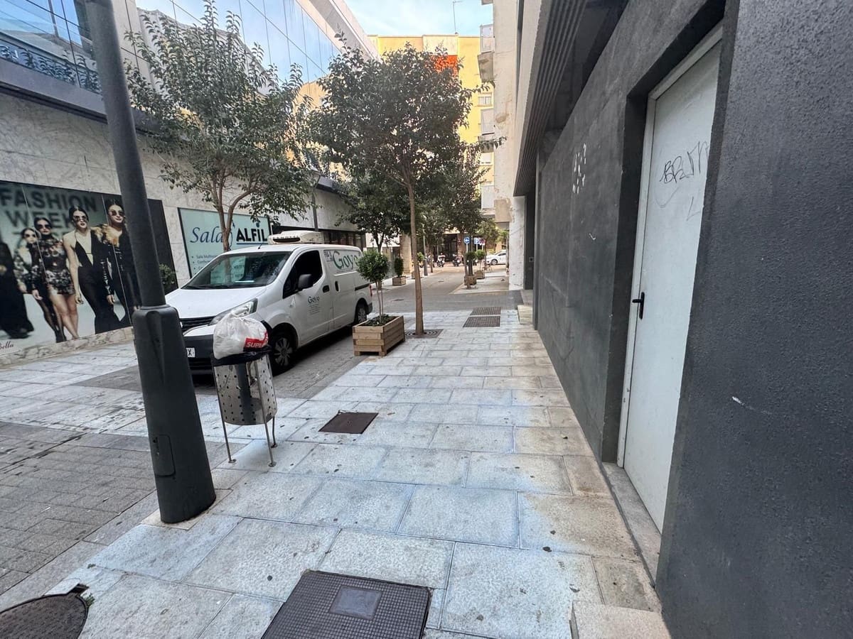 Biuro do wynajęcia w Marbella z garażem - 6 000 € (Ref: 9920978)