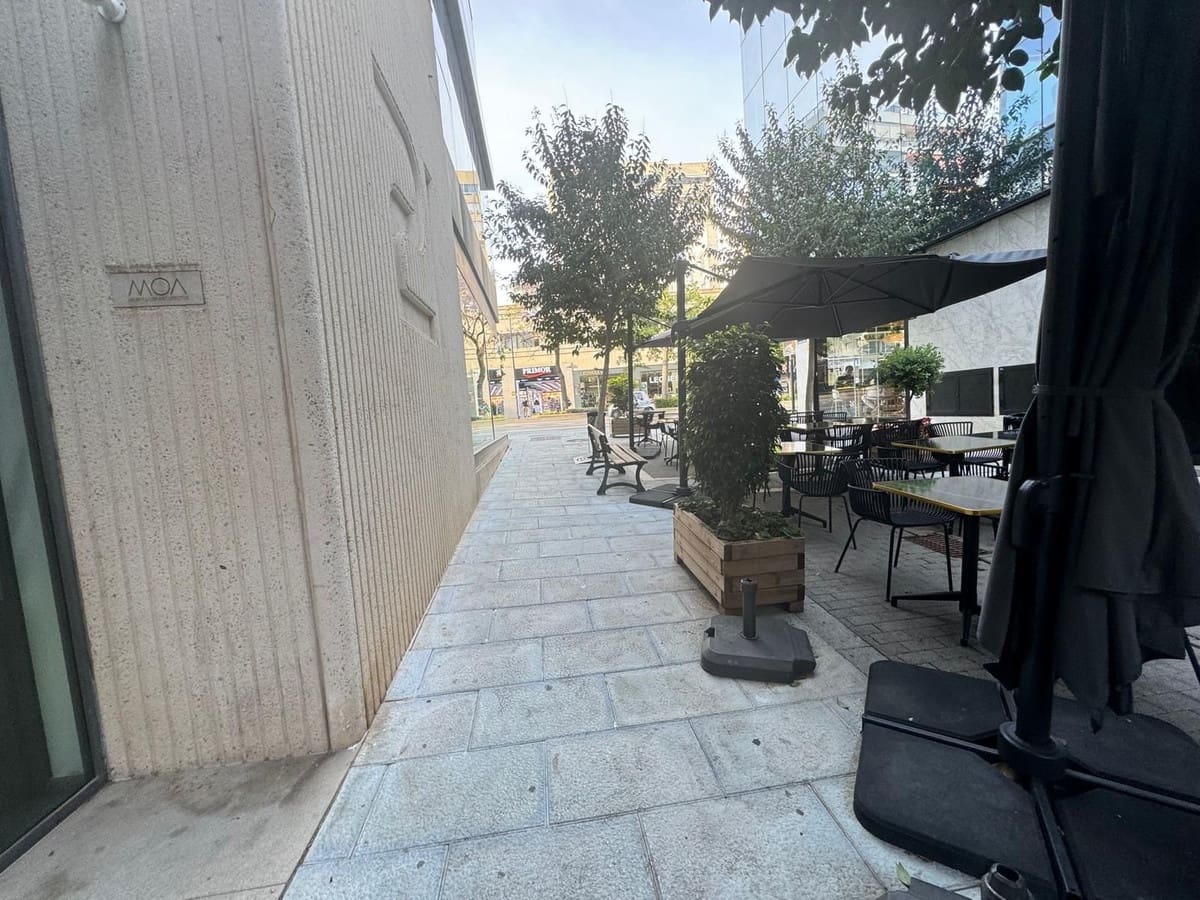 Biuro do wynajęcia w Marbella z garażem - 6 000 € (Ref: 9920978)
