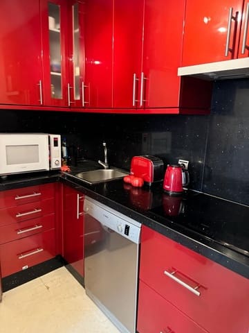 1 slaapkamer Appartement voor vakantieverhuur in Playa Bajadilla - Puertos, Marbella met zwembad - € 700 (Ref: 9920979)
