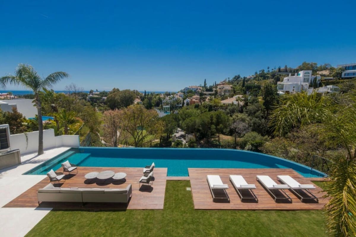 6 Zimmer Villa zu verkaufen in La Quinta mit Pool - 6.450.000 € (Ref: 9920980)