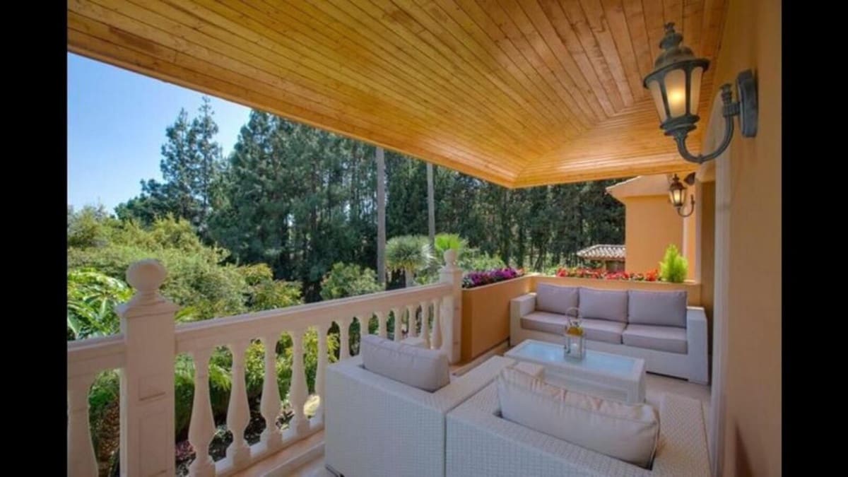 6 slaapkamer Villa voor vakantieverhuur in Golden Mile met zwembad garage - € 10.000 (Ref: 9920981)