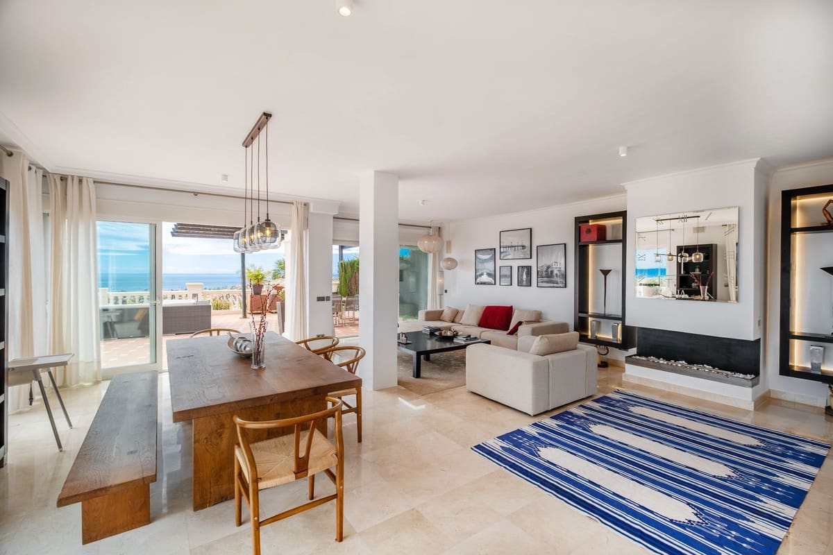 5 soverom Kjedet enebolig til salgs i Elviria med svømmebasseng garasje - € 1 195 000 (Ref: 9920982)