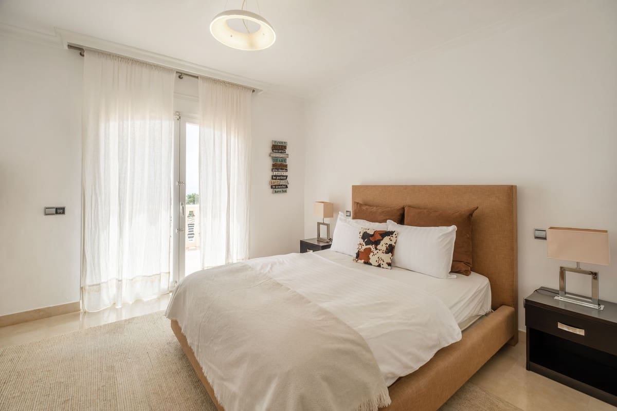 5 slaapkamer Halfvrijstaande villa voor vakantieverhuur in Elviria met zwembad garage - € 5.000 (Ref: 9920983)