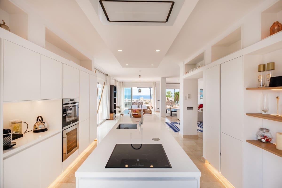 5 slaapkamer Halfvrijstaande villa voor vakantieverhuur in Elviria met zwembad garage - € 5.000 (Ref: 9920983)