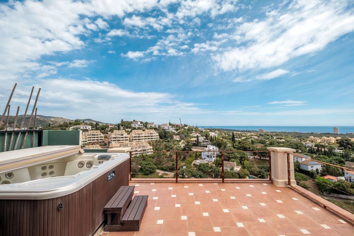 5 slaapkamer Halfvrijstaande villa voor vakantieverhuur in Elviria met zwembad garage - € 5.000 (Ref: 9920983)